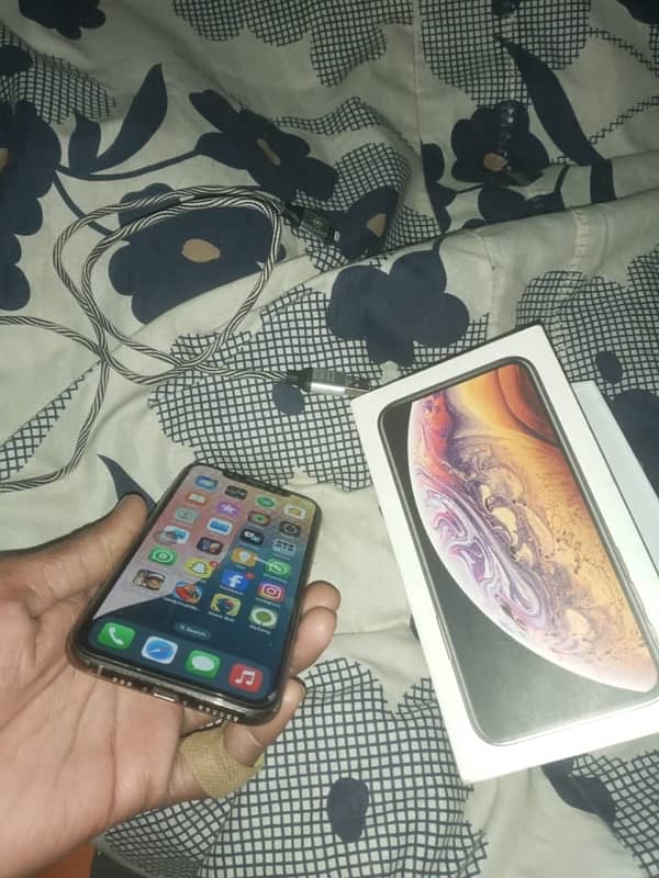 iPhone XS non pta with organal box imi Mach 0