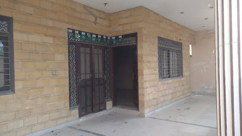 Park Facing ground floor Gulshan-e-Kaneez Fatima Banglow 9