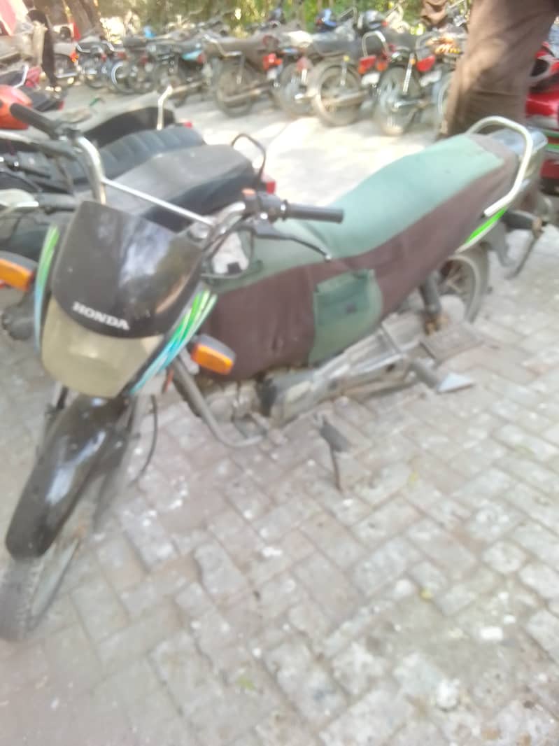 Urgent sale Honda Pridor 100CC 2019 black 1