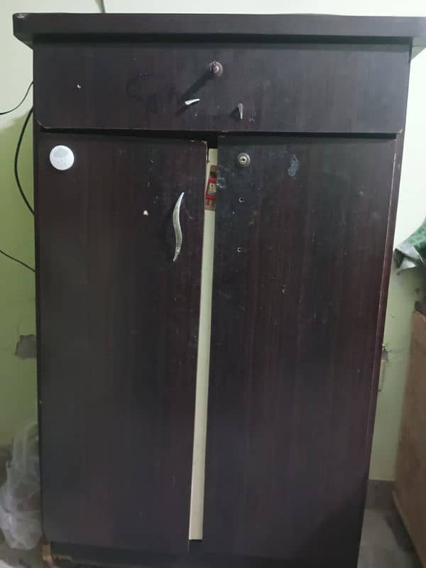 Side board in very good condition 3