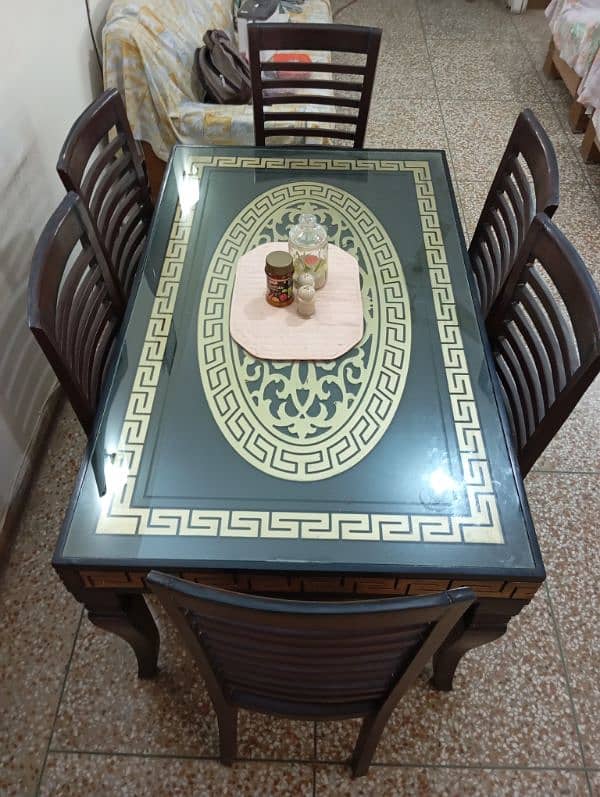 dinning table 9/10 condition 1