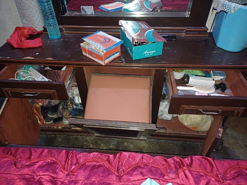 dressing table 0