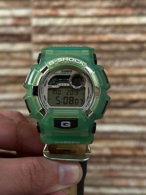 Casio G-Shock DW-9500 with 2 original straps. 0