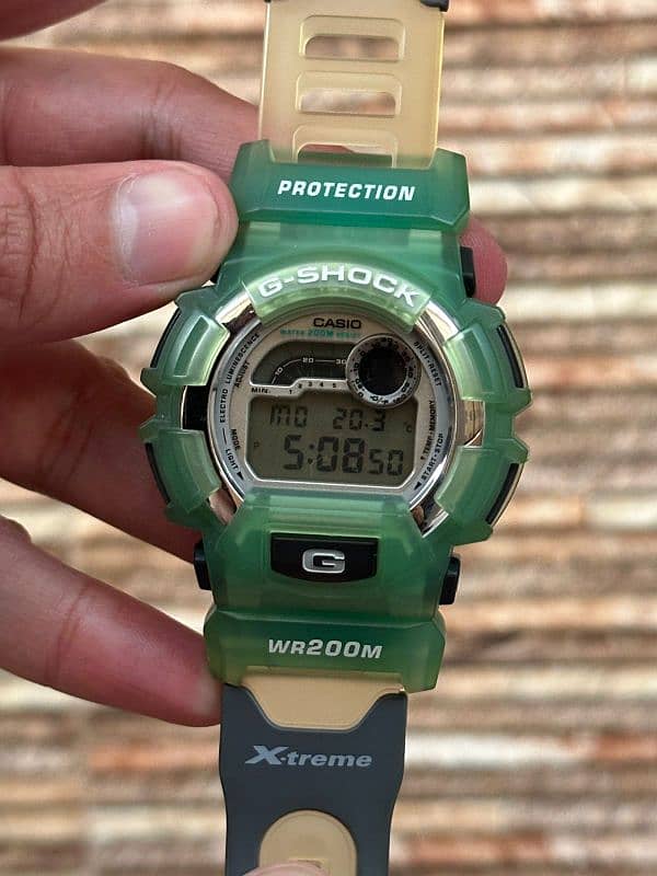 Casio G-Shock DW-9500 with 2 original straps. 3