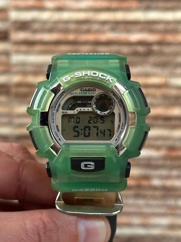 Casio G-Shock DW-9500 with 2 original straps. 4