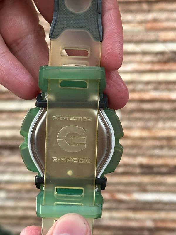 Casio G-Shock DW-9500 with 2 original straps. 6