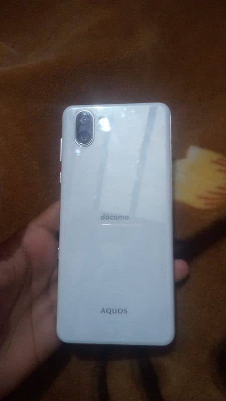 Aquos r3 1