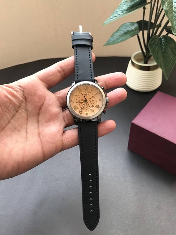 FOSSIL Branded watch in premium looks and design. 0