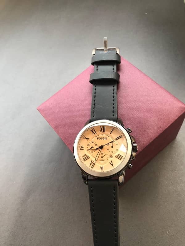 FOSSIL Branded watch in premium looks and design. 1