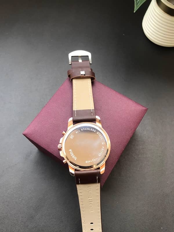 FOSSIL Branded watch in premium looks and design. 3