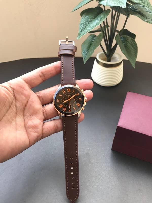 FOSSIL Branded watch in premium looks and design. 4