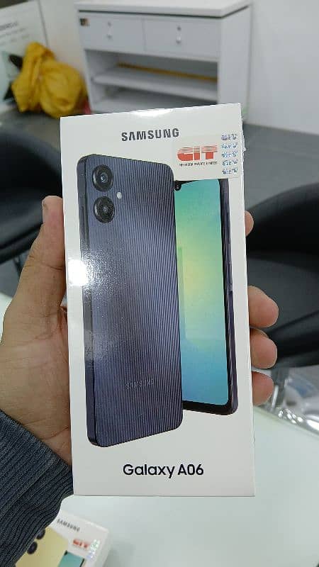 Samsung A06 blue/black/golden 4/64 2