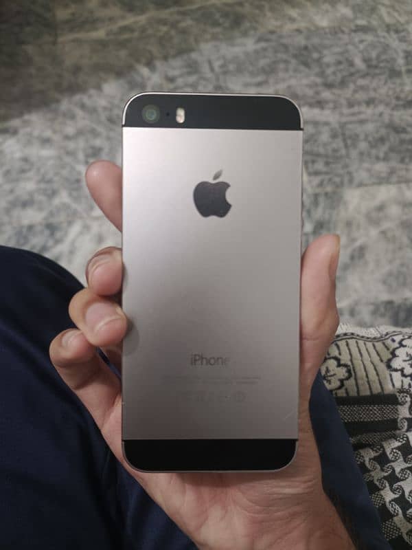 iphone 5s 16GB non pta condition 10by10 1