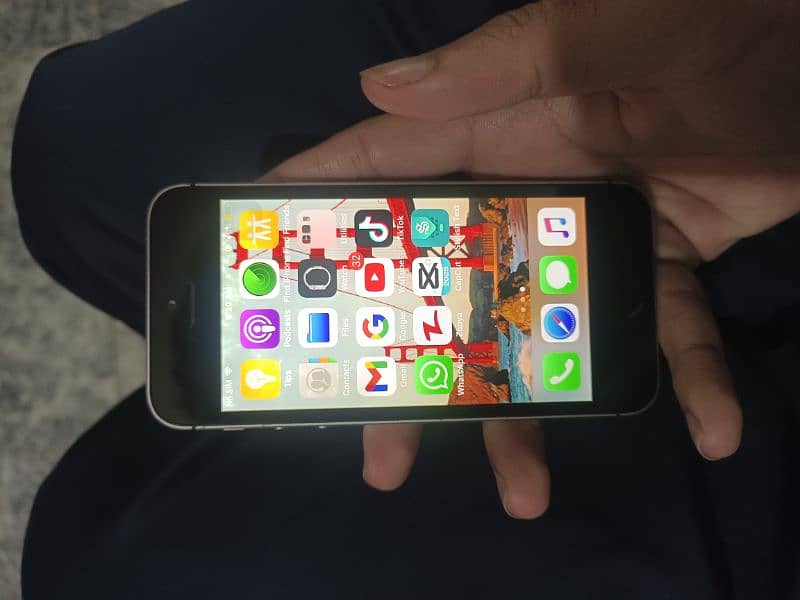 iphone 5s 16GB non pta condition 10by10 5