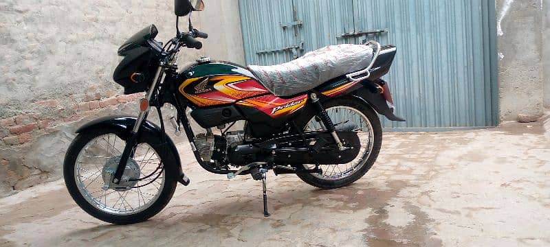 Honda prider 2025 model just 600km drive number lga hwa Hy l 6