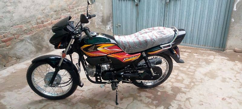 Honda prider 2025 model just 600km drive number lga hwa Hy l 7