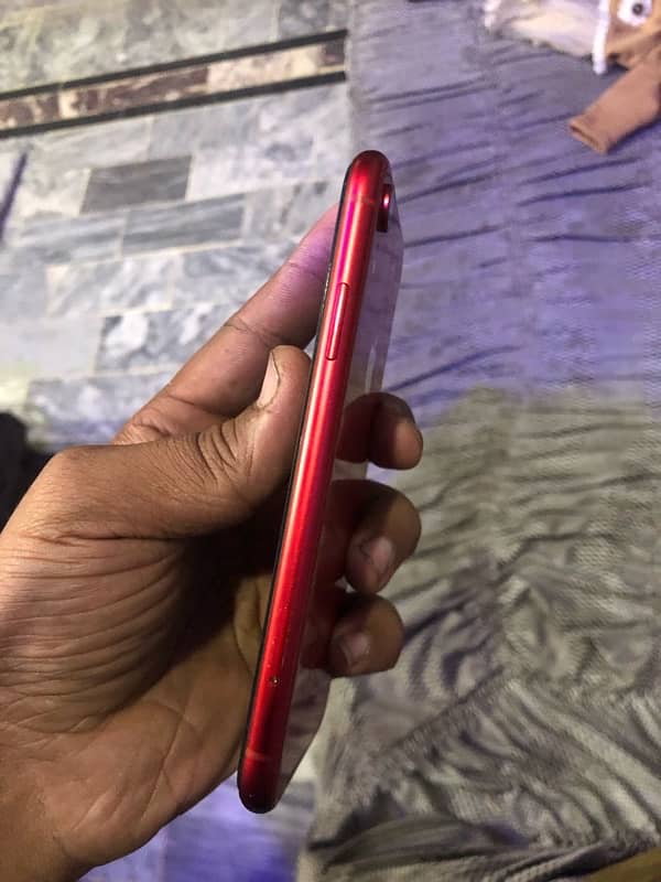 I phone xr non pta 64 gb Face ID ok true tune all ok total original 9