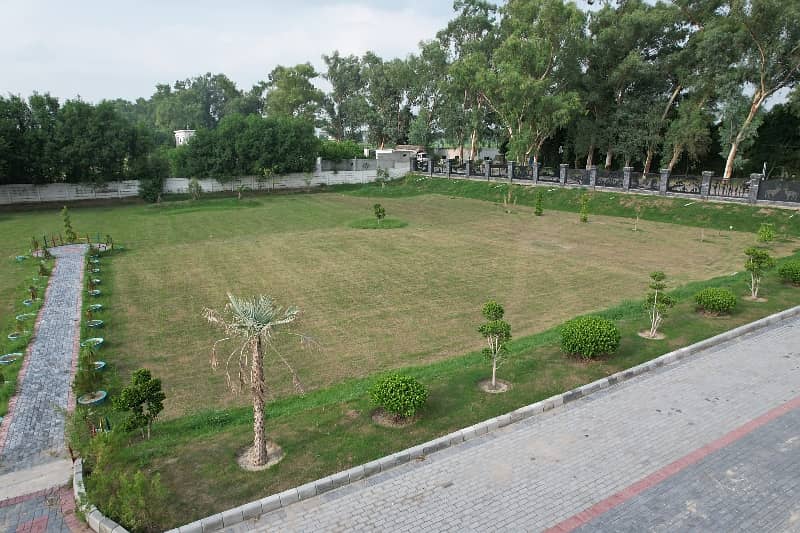 8 Kanal Plot Form In AlCazar Farms Is Best Option 8