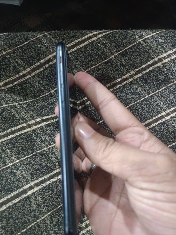 i phone se 2020 black color non pta 5