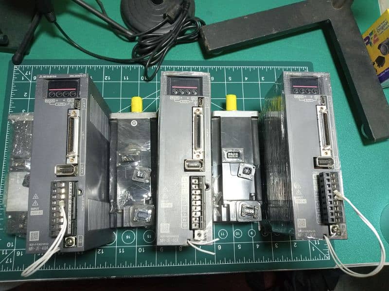 Mitsubishi MR-JE-40A AC Motor Drive /Ac Servo Motor Drive MR-J2S-40A 0