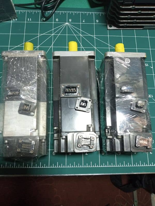 Mitsubishi MR-JE-40A AC Motor Drive /Ac Servo Motor Drive MR-J2S-40A 6