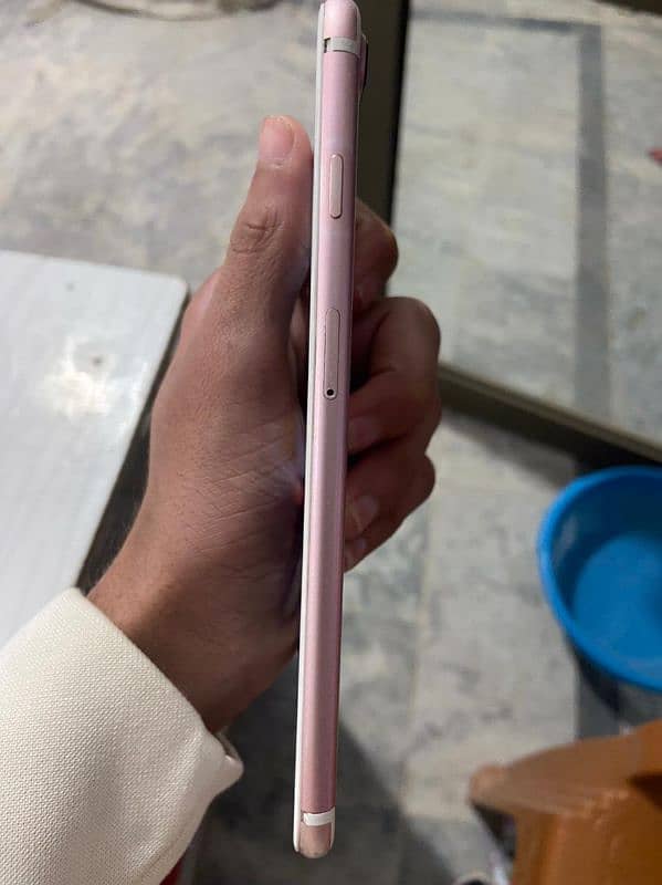 urgent sale iphn 7 plus pta approved 4