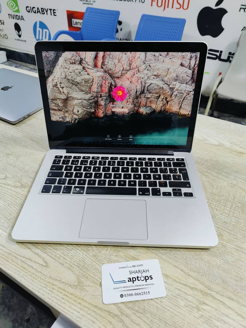 MacBook Pro 2016 13 inches  Core i5  8GB RAM 5