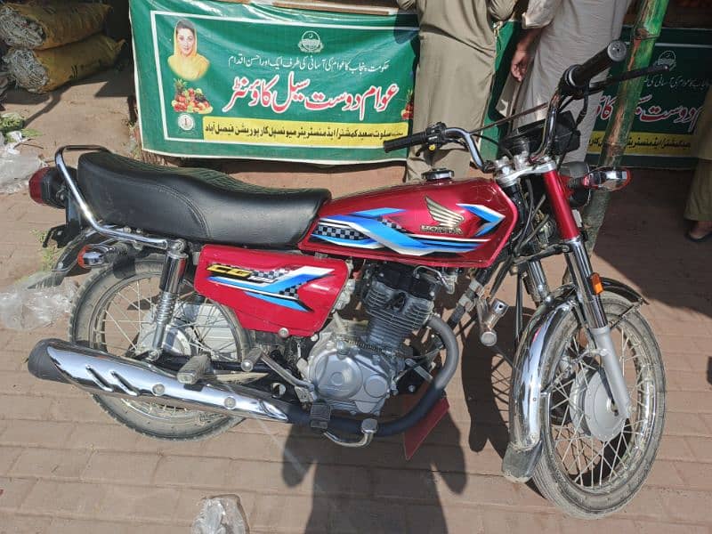 honda125.2200km drive new condition koi sacrech nahin(03121721396) 1