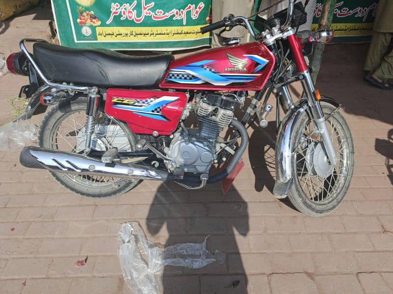 honda125.2200km drive new condition koi sacrech nahin(03121721396) 2