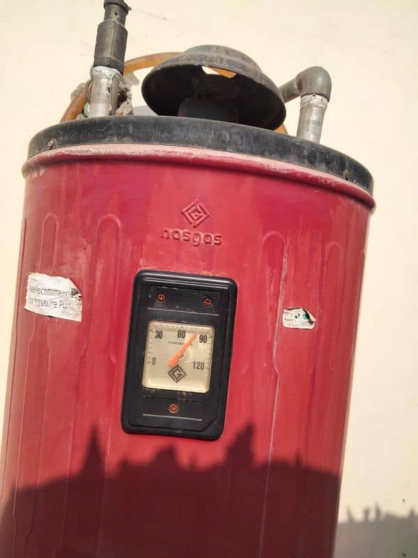 Nas Gas 35 gallon Geyser in Excellent Condition 0