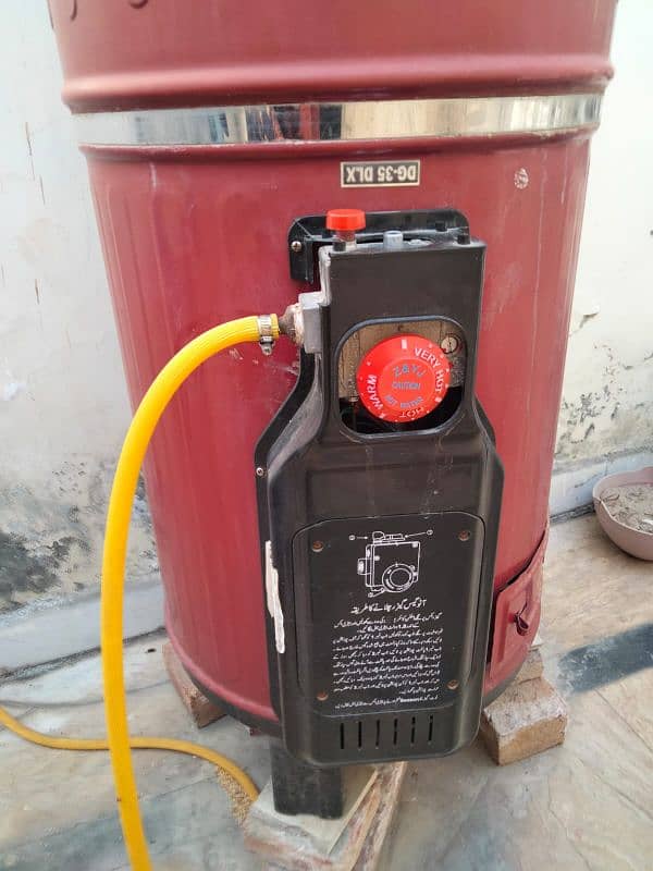 Nas Gas 35 gallon Geyser in Excellent Condition 1