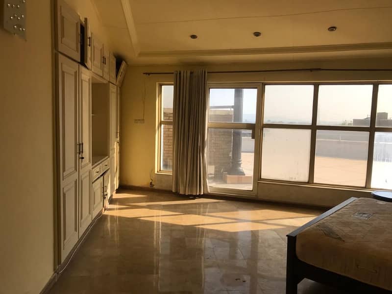 Beautiful Fully Furnished Penthouse Available For Rent 14