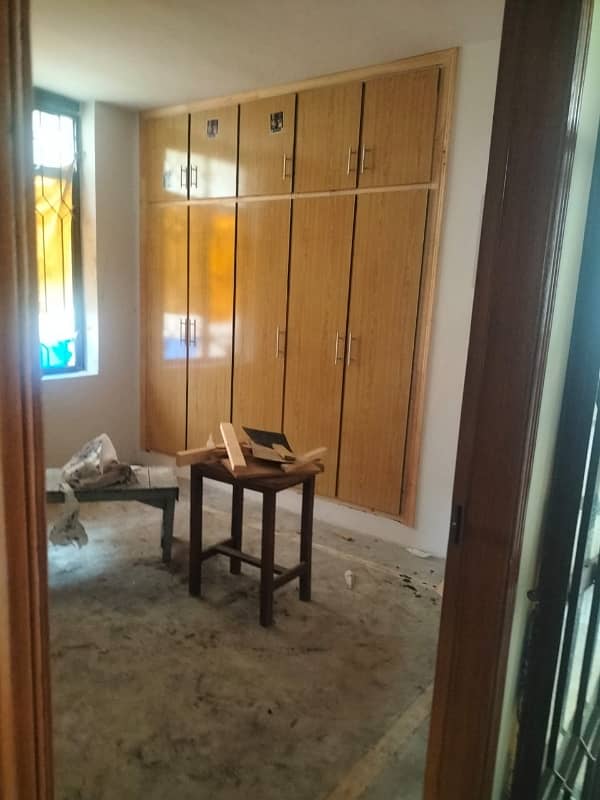 10 Marla Portion For Rent In Judicial Colony 5