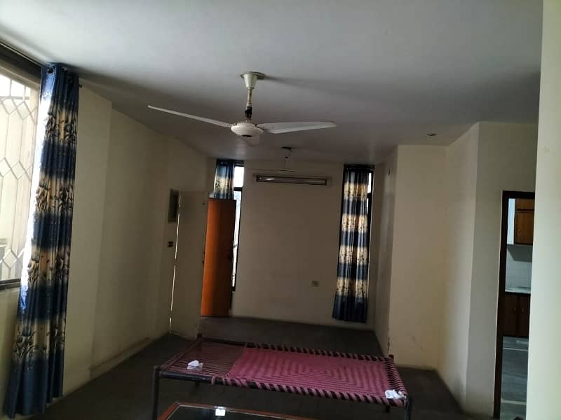 10 Marla Portion For Rent In Judicial Colony 13