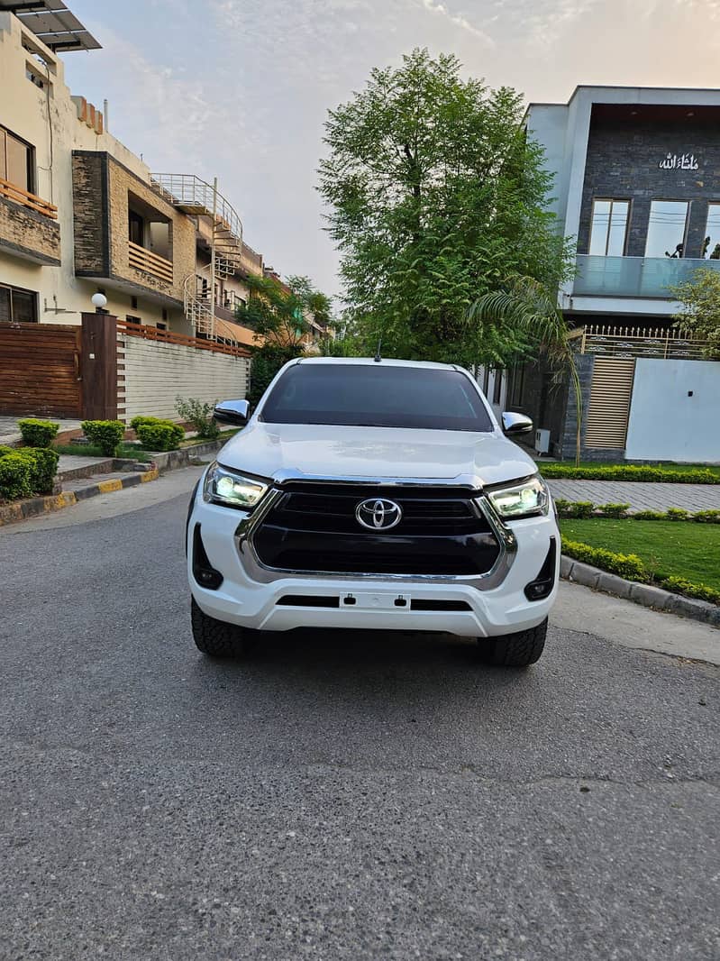 Rent A Car Fortuner Vigo V8 Revo Bullet Proof Cars on Rent in Lahore 7