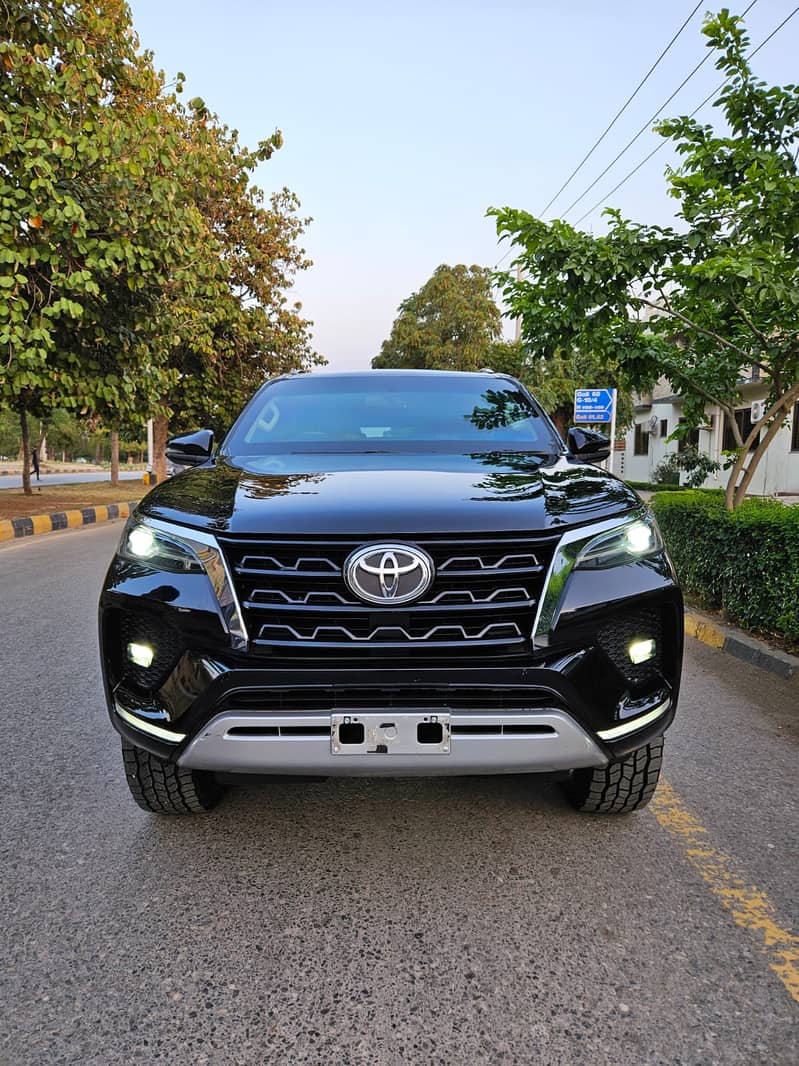 Rent A Car Fortuner Vigo V8 Revo Bullet Proof Cars on Rent in Lahore 17