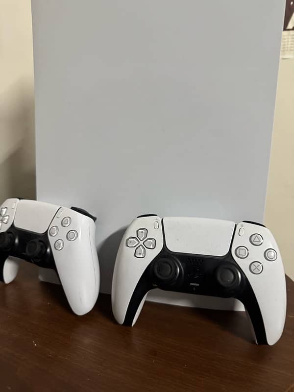 PS5 DISC EDITION + FC 24 + 2 Controllers 2