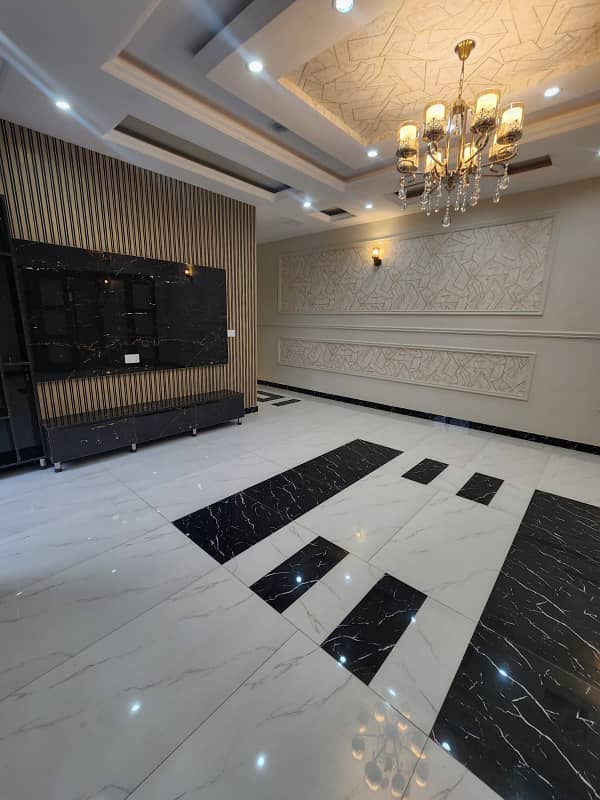 10 MARLA PORTION FOR RENT AT THE PRIME LOCATION OF JOHAR TOWN NEAR JINNAH HOSPITAL 18