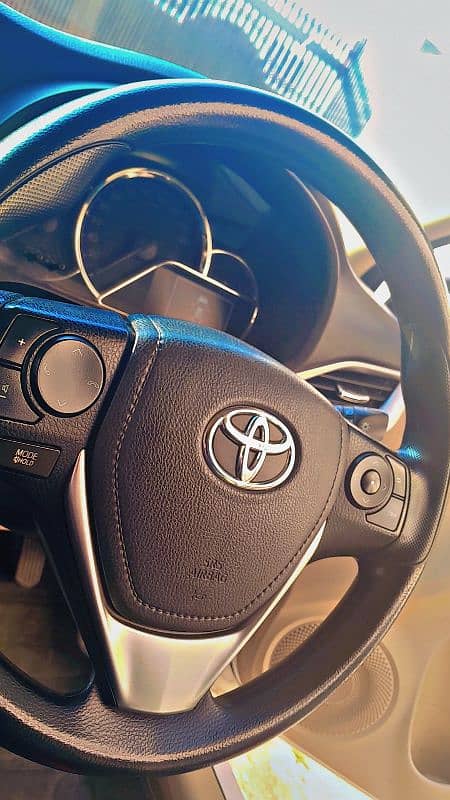 Toyota Yaris 2021 (1.5 full option) - auto transmission 7