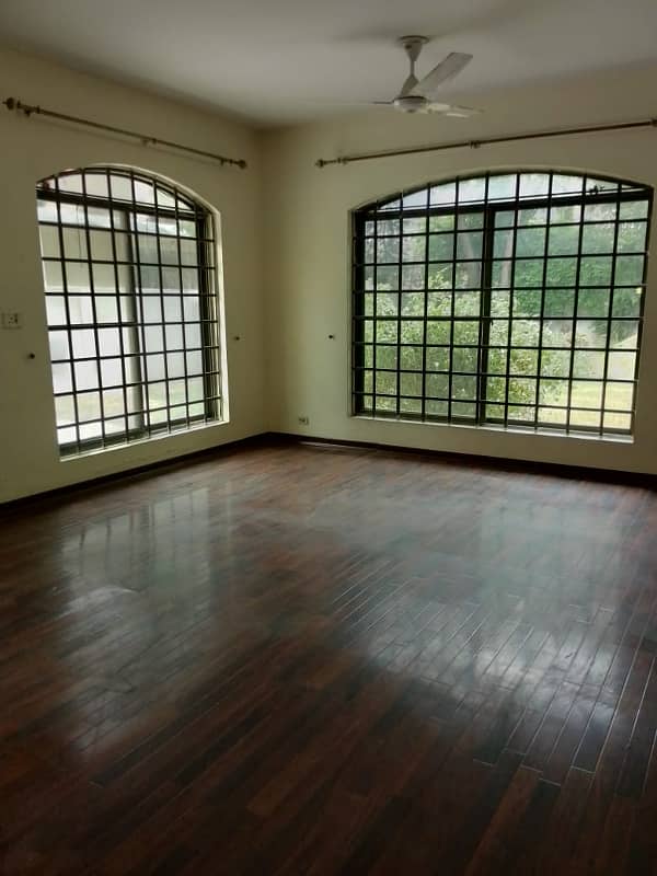 10 MARLA BEAUTIFUL HOUSE FOR RENT AT THE PRIME LOCATION OF JOHAR TOWN LAHORE (ALSO AVAILABLE FOR OFFICE ) 5