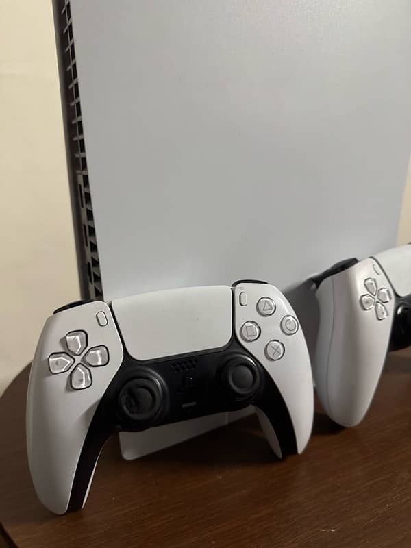 PS5 DISC EDITION + FC 24 + 2 Controllers 3