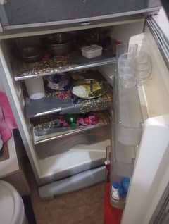 dawlance Medium size fridge for sale good condition