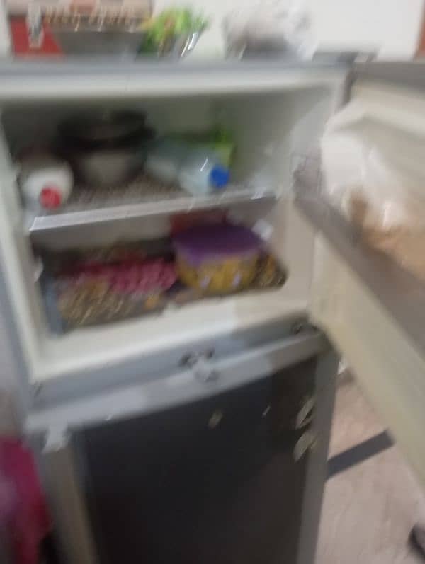 dawlance Medium size fridge for sale good condition 1