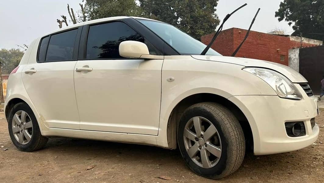 Suzuki Swift DLX 1.3 2015 Model 12