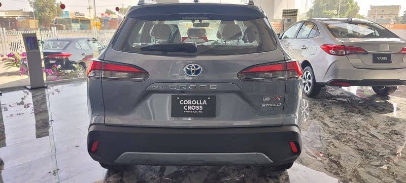 Toyota Corolla Cross HEV X 2024 Celestial Grey 2