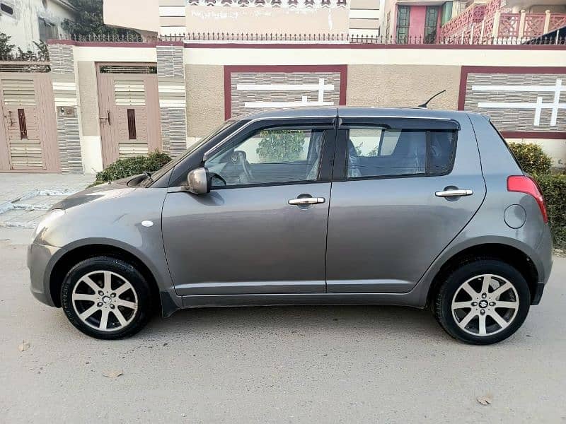 Suzuki Swift 2012 Auto  transmission original colour 3