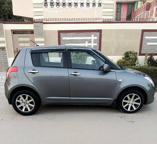 Suzuki Swift 2012 Auto  transmission original colour 4