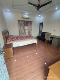 A 10 Marla Upper Portion Located In PCSIR Staff Colony - Block E Is Available For Rent