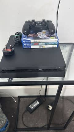 Playstation 4 slim