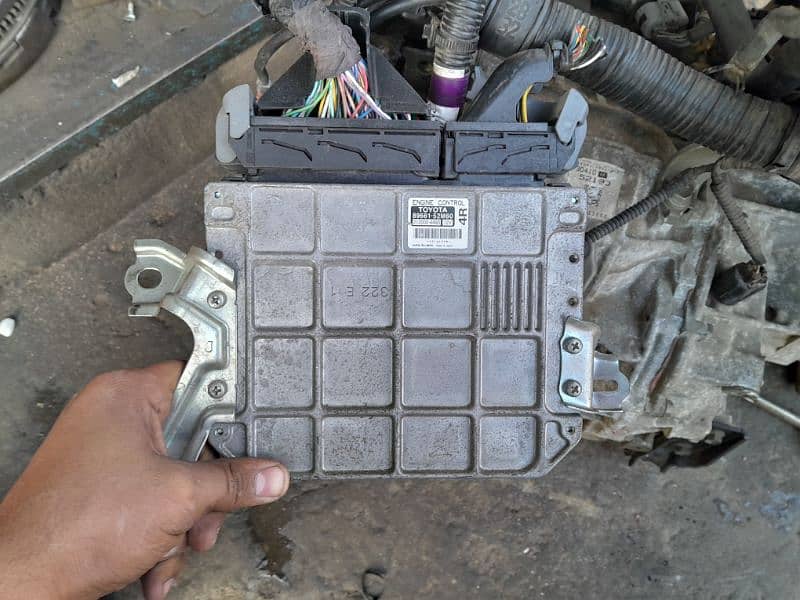 Toyota Vitz 1kr complete engine with CVT transmission. 5